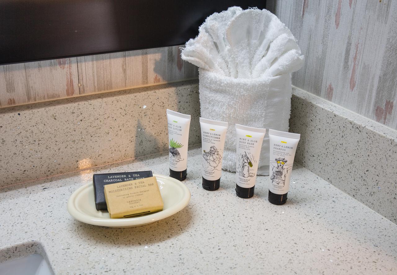 Bridgeway Inn & Suites - Portland Airport 그레셤 외부 사진